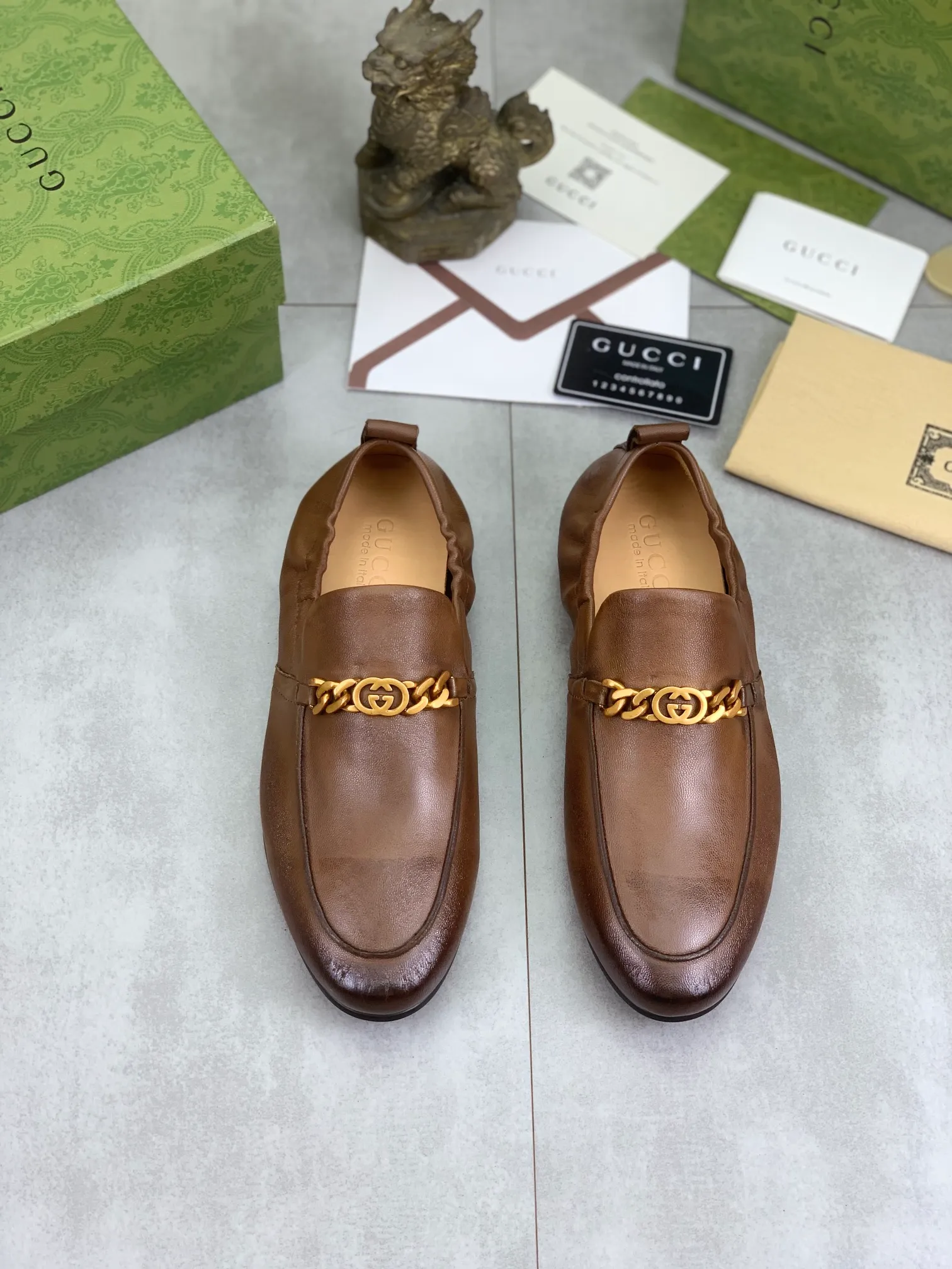 Men's Men's Shoes💰P520💰【New Style】Water-dyed Niuli Gucci's most popular selection of lazy slip-on leather shoes (Gucci) official website latest Gucci lazy leather shoes, hot style 💥 simple and elegant style, exclusive for trendy men. Unique official website latest brand original double G embossing Elements 👑 Original Gucci decoration, fashionable and elegant, fabric original calfskin ✅ fully imported first-layer cowhide lining, official website designated wear-resistant, rubber business outsole, classic model taken at the counter in real life 🎬38-44 black brown optional